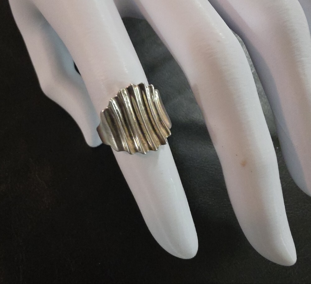 Ross-Simons 925 Ribbed Ring - Picture 4 of 10